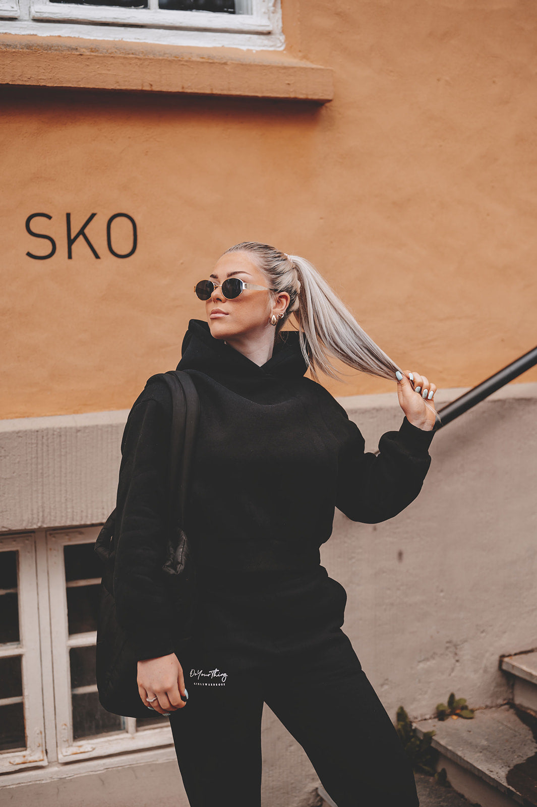 Svart hoodie