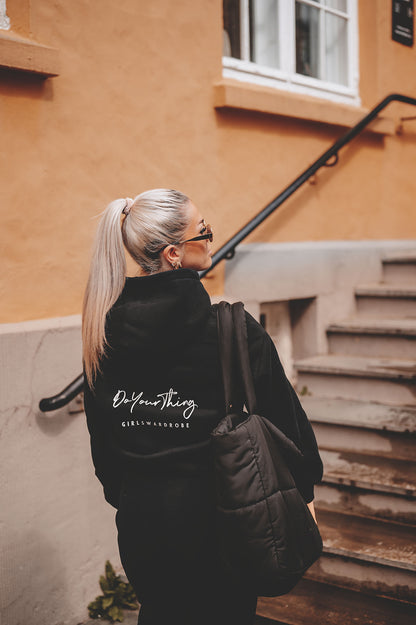 Svart hoodie