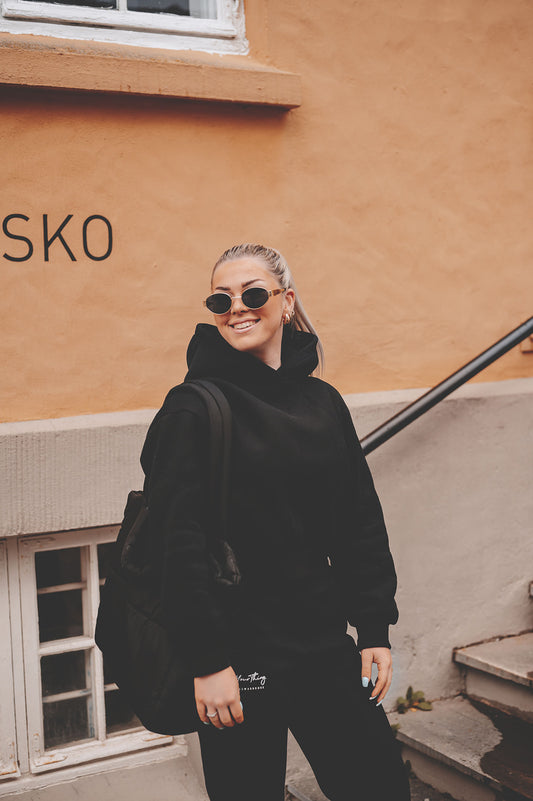 Svart hoodie