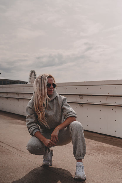 FORHÅNDSBESTILL Lysegrå hoodie